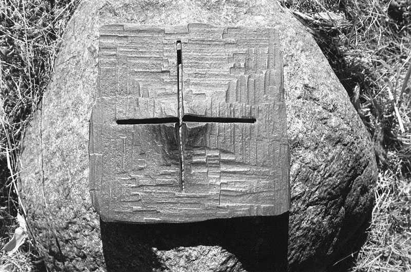 2 Meditationskreuze, 1990, Stahl, geschmiedet, 30 x 30 x 5 cm; 34 x 30 x 10 cm | Standort: Privatbesitz, Berlin | ©Foto: Alice Bahra/ Archiv Christian Roehl, Potsdam